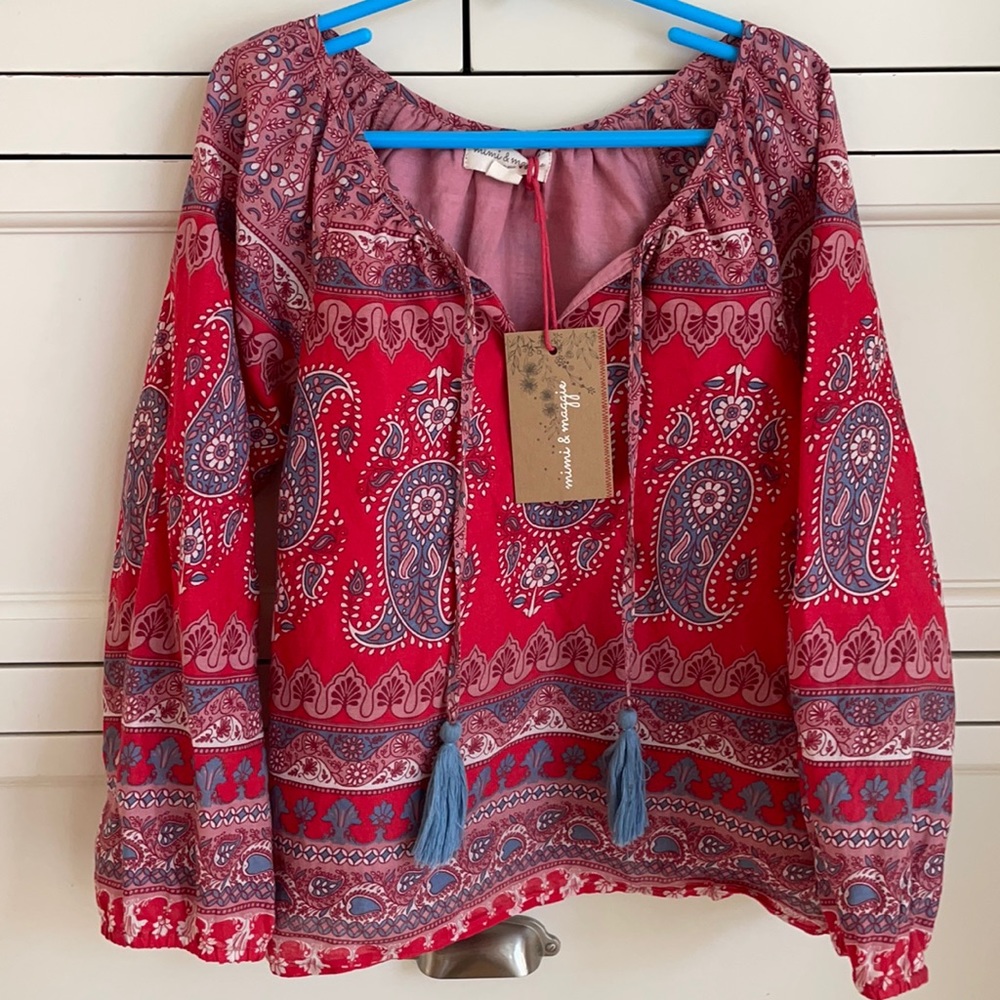 Adorable and festive Mimi& Maggie paisley Border peasant top